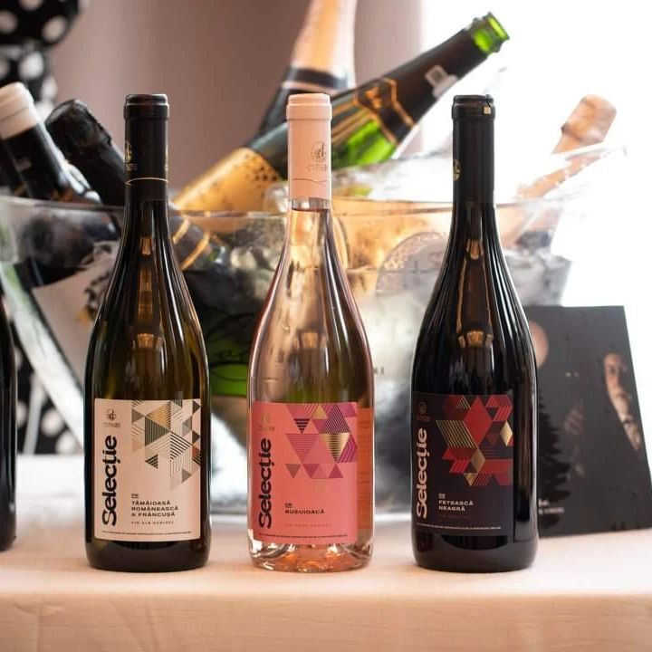 Wine label design and Brand identity for Cotnari's Selecție wine series by TARNOVSKI Branding Studio